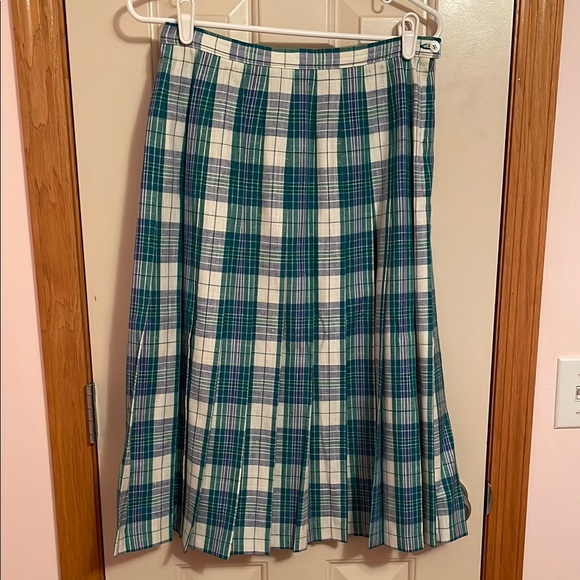 Pendleton Dresses & Skirts - Vintage Country Sophisticates Petite by Pendleton Plaid Green and White Skirt